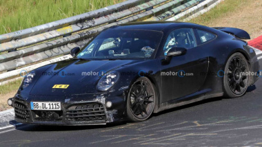 Flagra: Novo Porsche 911 2023 aparece testando versão GTS com motor híbrido
