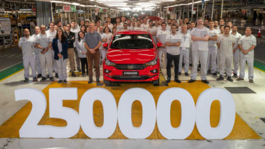 Fiat Cronos comemora 250 mil unidades produzidas desde 2016