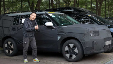 Vídeo: Novo Hyundai Santa Fe 2024 mostra seu visual quadrado em novo flagra