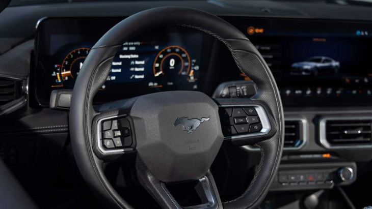 novo ford mustang 2024 estreia mais tecnológico e com motor v8