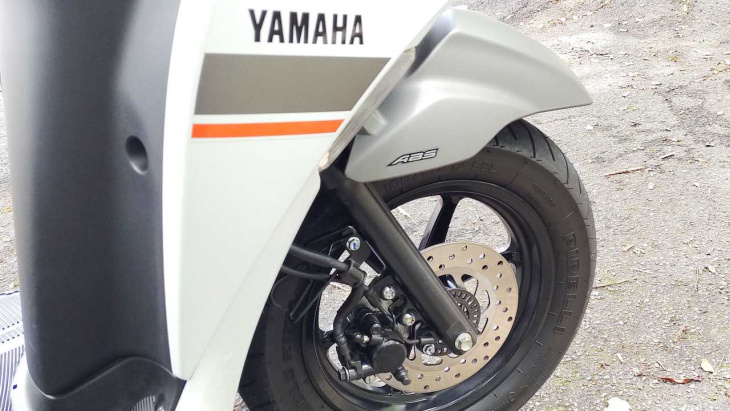 avaliação: yamaha fluo 125 abs mostra o futuro das scooters de entrada