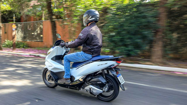 avaliação honda pcx 2022: por que é a scooter mais vendida do brasil?