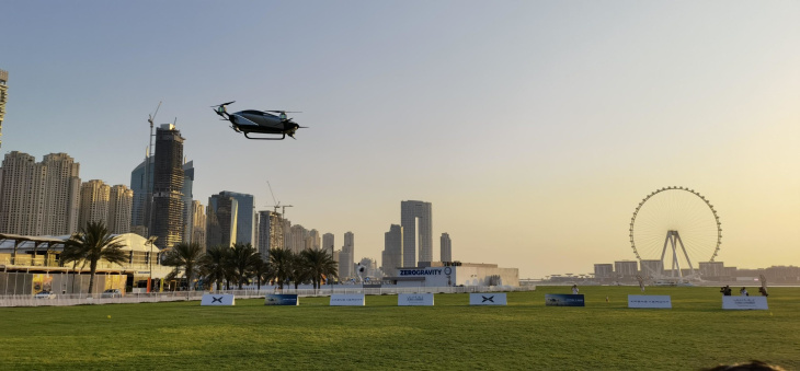 carro voador estreia em dubai: xpeng x2 chega até 130 km/h; assista
