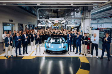Lamborghini encerra produção do supercarro Aventador