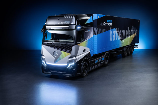 mercedes revela caminhão elétrico de 500 km de autonomia