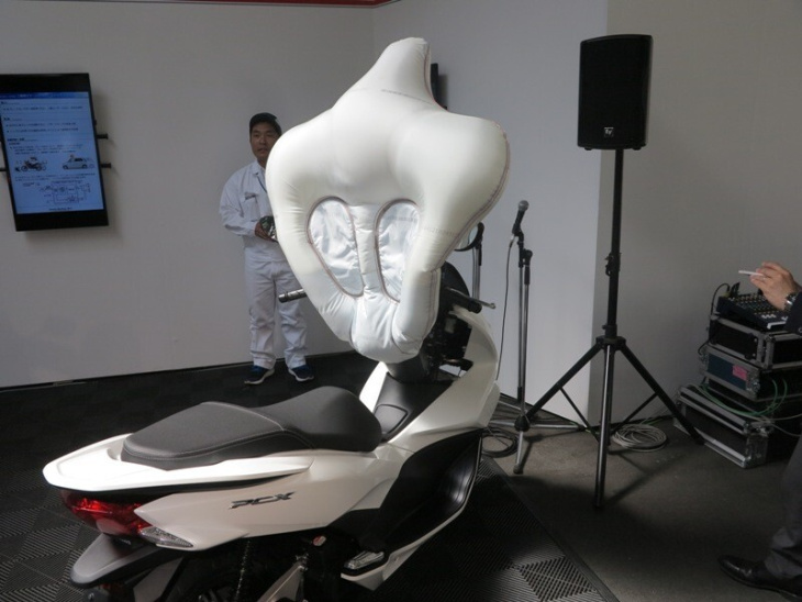honda trabalha em novo modelo de airbag para motos, aponta site