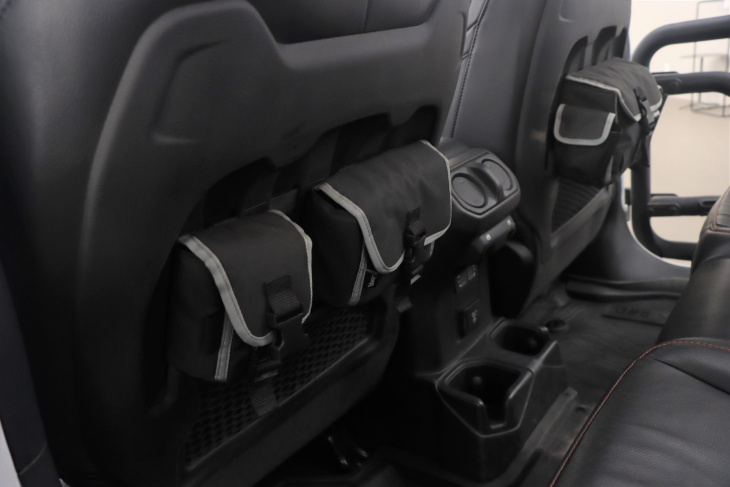 jeep gladiator pode agregar mais de 70 acessórios mopar; assista