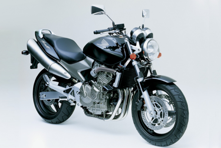 honda cb 600f hornet é a moto mais buscada online; veja a lista