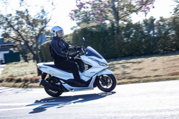 nova honda pcx adota motor 160cc de 16 cv; scooter parte de r$ 15.460