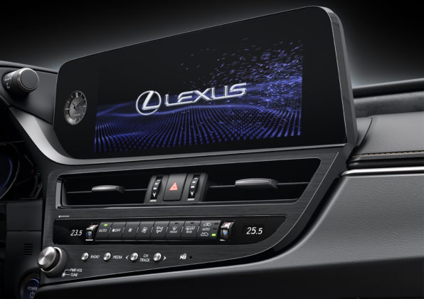 lexus atualiza os modelos es300h e ux250h para a linha 2023 no brasil