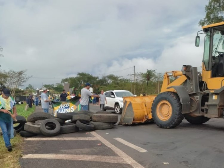 estradas pelo brasil: motoristas enfrentam 156 obstruções em 15 estados