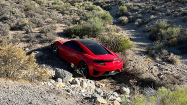 Má aventura, a Acura NSX cai no Red Rock Canyon
