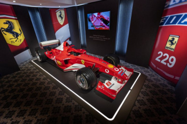 Ferrari usada por Michael Schumacher em vitórias é leiloada em Genebra
