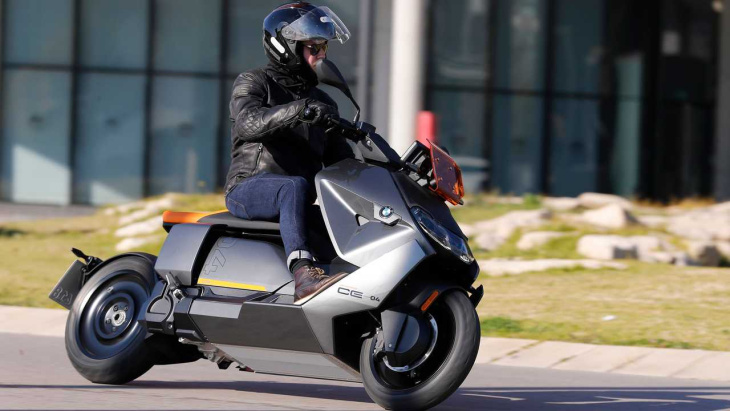 teste: já aceleramos a bmw ce-04, maxi-scooter elétrica futurista