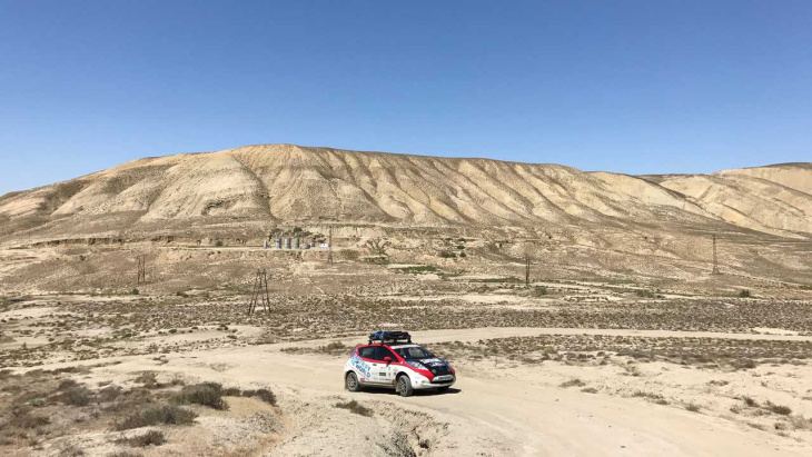 especial: a incrível história do nissan leaf que rodou 16.000 km no rally da mongólia