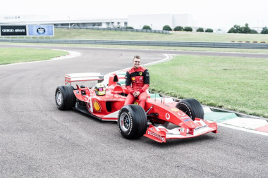 Ferrari usada por Schumacher em 2003 é leiloada na Suíça