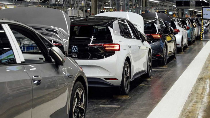 volkswagen entrega 500.000 veículos elétricos id um ano antes do previsto