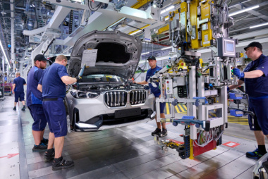 BMW anuncia o arranque da produção do novo elétrico iX1