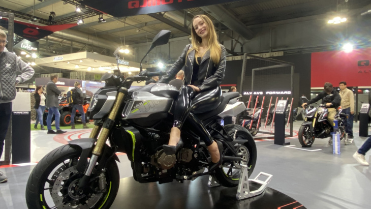as meninas mais bonitas do eicma motorcycle show 2022