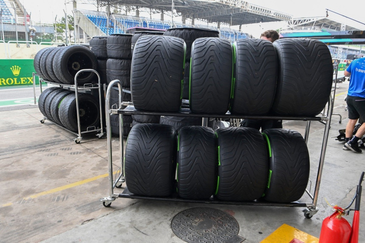 equipas de f1 voltam à pista em dezembro a trabalhar para a pirelli