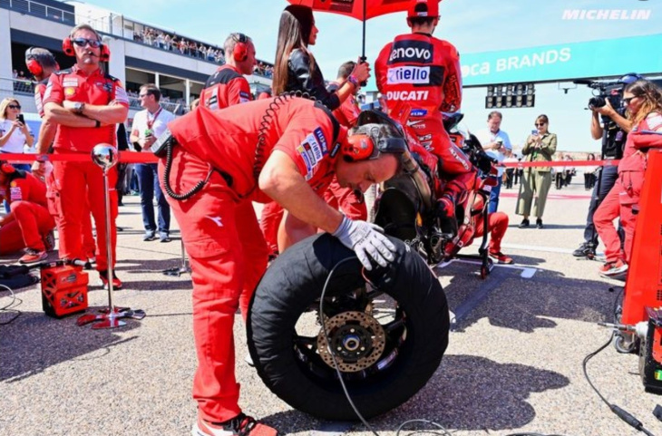 'para os pilotos ducati é fácil serem um segundo mais rápidos com pneus macios novos' - dani pedrosa
