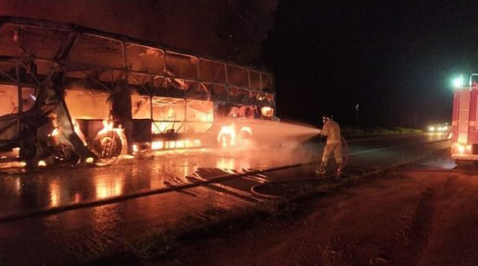 pane elétrica não foi a causa do incêndio que destruiu o ônibus da eucatur; informação foi desmentida pela prf/ro