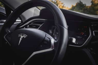 Tesla Model S e X ganham integração com Steam; veja vídeo
