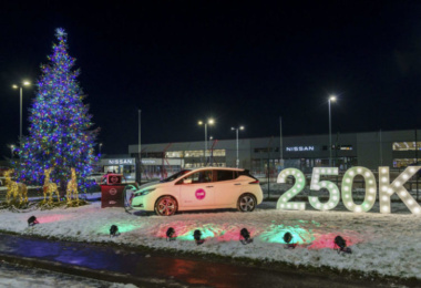 Nissan Leaf fornece energia para iluminação de Natal