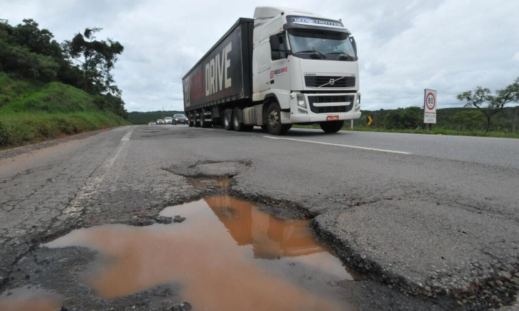 rodovias com pedágios e buracos são risco para motoristas mineiros