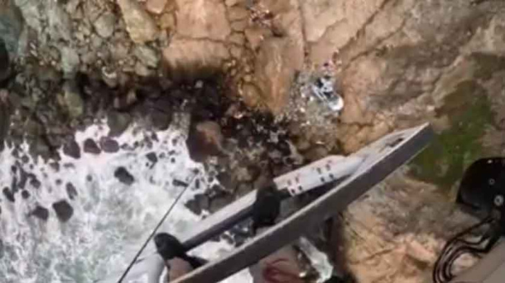 vídeo: tesla cai de penhasco de 75 metros na califórnia e passageiros sobrevivem