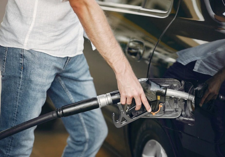 preço da gasolina fica estável em sp; variação entre bairros chega a 59%