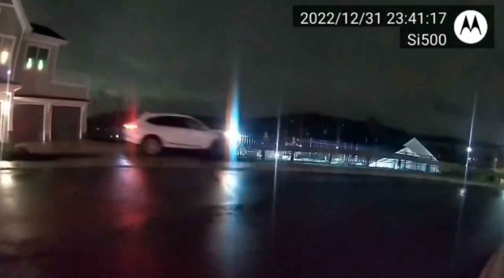 vídeo: casal de ladrões se dá mal em perseguição policial e joga carro ribanceira abaixo