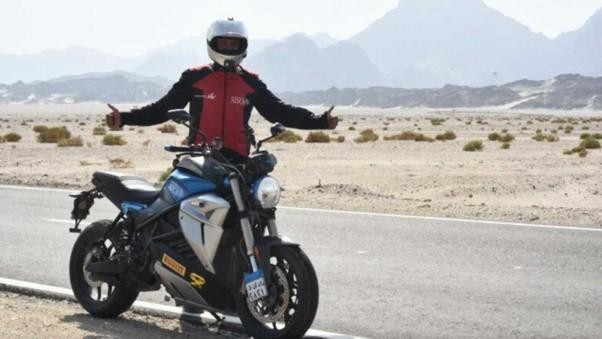 o recorde do mundo da viagem mais longa feita por uma moto elétrica foi batido