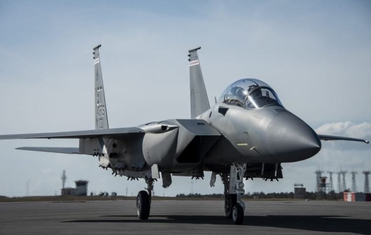 novo caça f-15ex eagle ii testa lançamento de mísseis