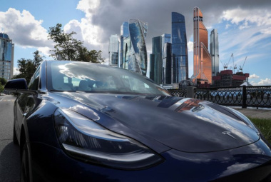 Vídeo promocional sobre sistema de direção autônoma da Tesla foi encenado, diz engenheiro