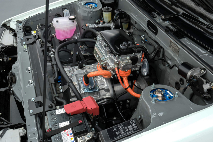 toyota propõe converter carros antigos a gasolina em elétricos