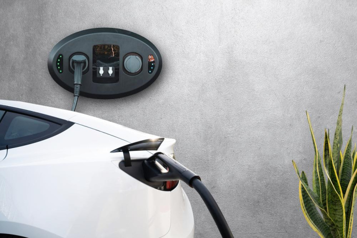 elétricos representaram 10% das vendas de carros em 2022