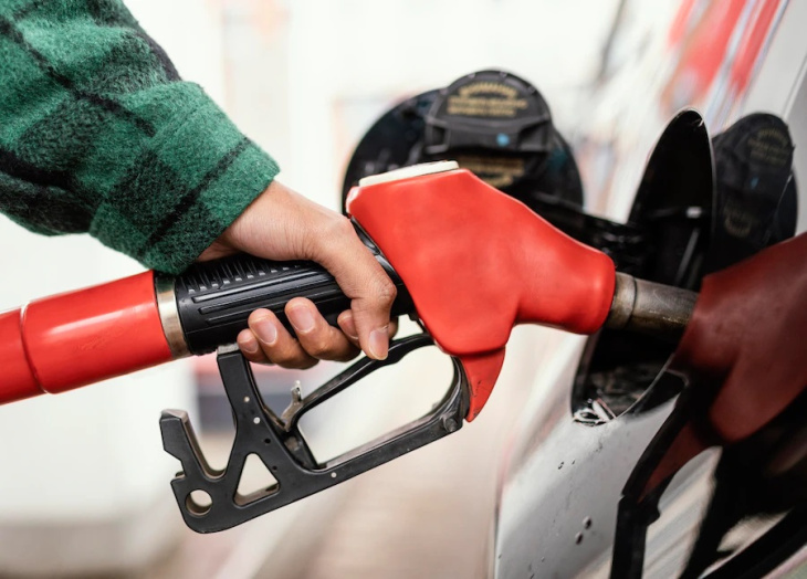 petrobras aumenta o preço da gasolina em r$ 0,23 nesta quarta (25)