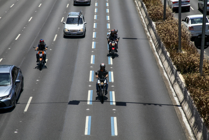 faixa azul para motos será ampliada para mais 220 km em sp