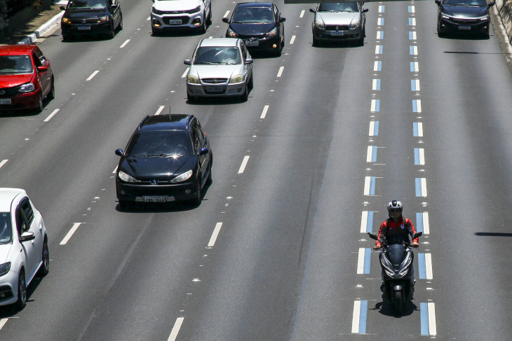 faixa azul para motos será ampliada para mais 220 km em sp