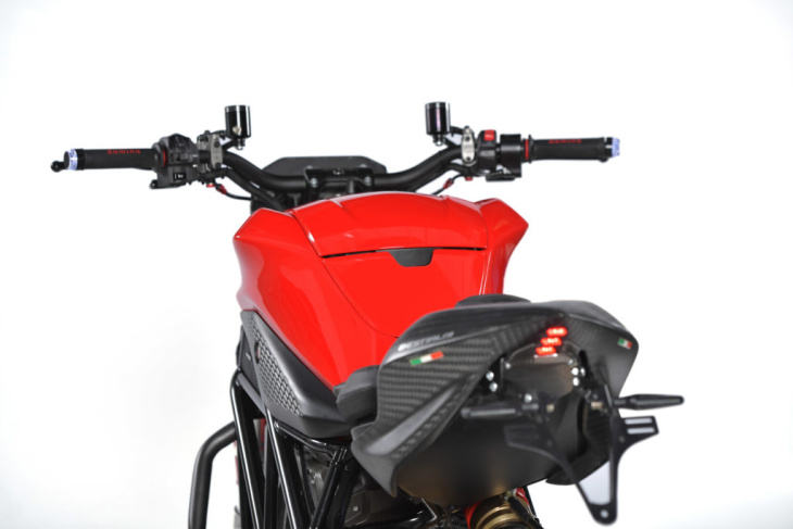 e-racer bestial-e: uma moto elétrica que reproduz som