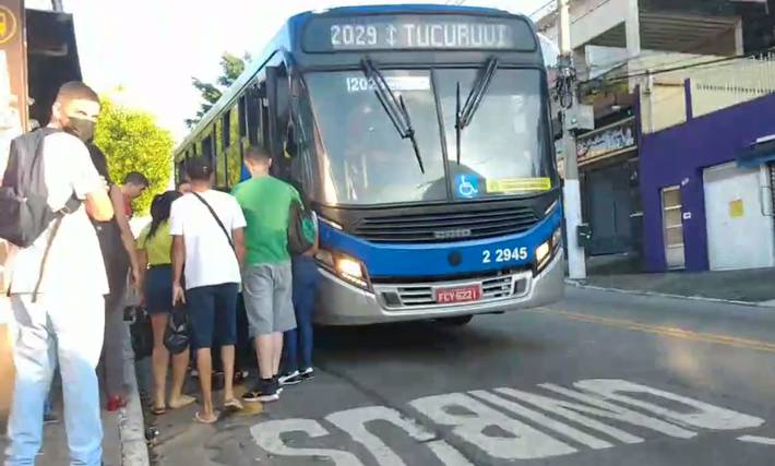 paralisação de ônibus na zona norte de sp: motoristas protestam contra demissões