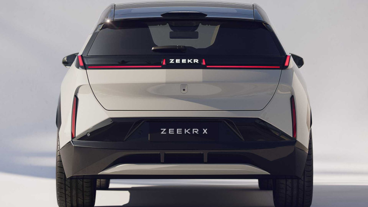 este é o zeekr x, carro elétrico premium da geely projetado para a europa