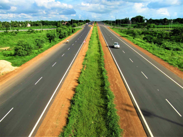 sabia que dá para cruzar um continente na mesma estrada? rodovias mais longas do mundo!