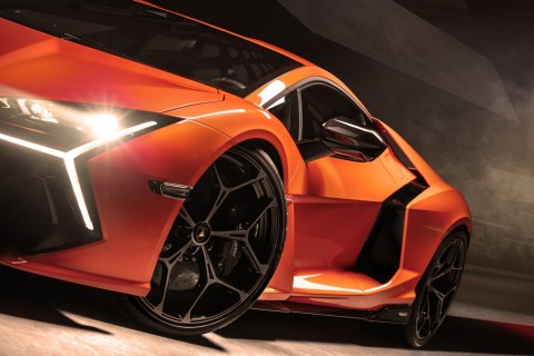 Lamborghini Revuelto traz pneus da Bridgestone desenvolvidos sob medida