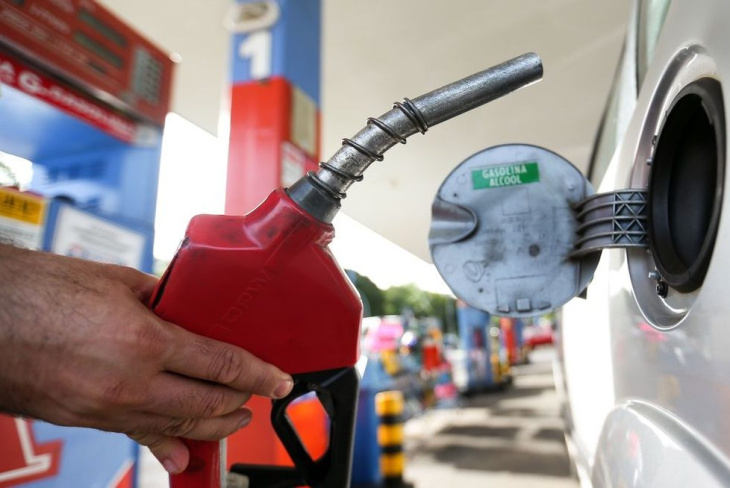 preço da gasolina sobe em sp; veja onde o combustível está mais caro