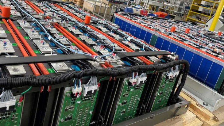 weg anuncia nova fábrica de baterias para veículos elétricos no brasil