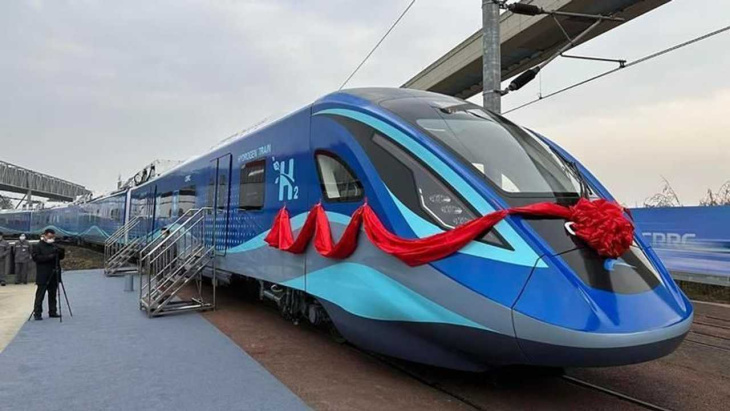 primeiro trem urbano movido a hidrogênio do mundo é apresentado