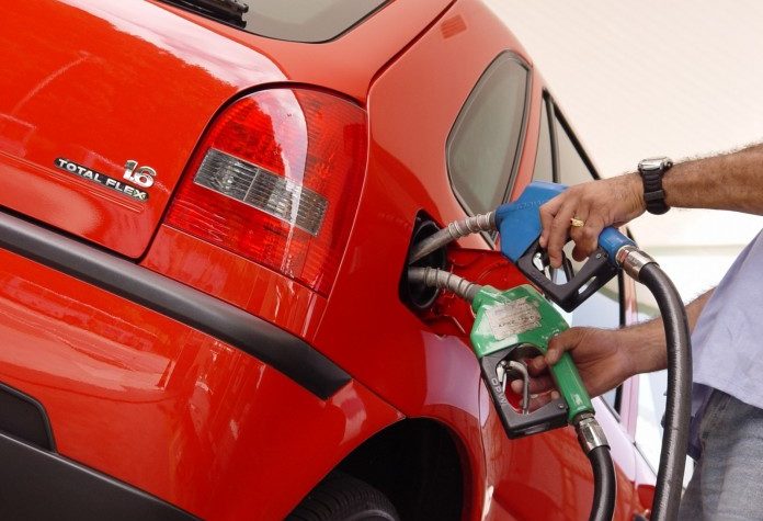 reoneração dos combustíveis: gasolina ou etanol? a melhor escolha na hora de abastecer