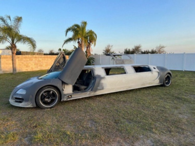 Réplica de Bugatti Veyron vira limusine e está à venda
